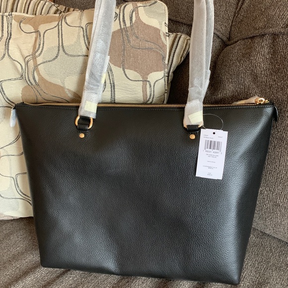 LIMITED EDITION 🔥Authentic COACH LEATHER with dairy embroidery zip top Tote - Picture 7 of 14